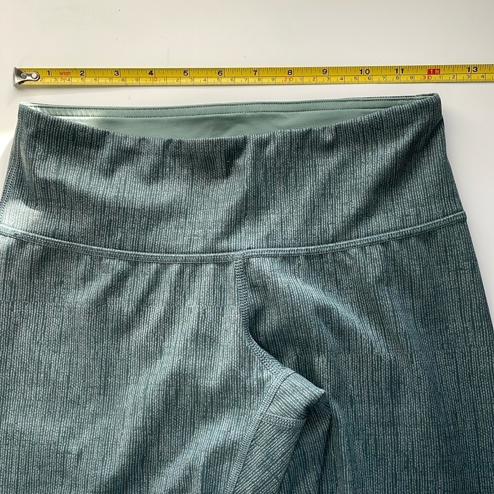 Lululemon leggings- Full length Size 4 - Picture 2 of 9